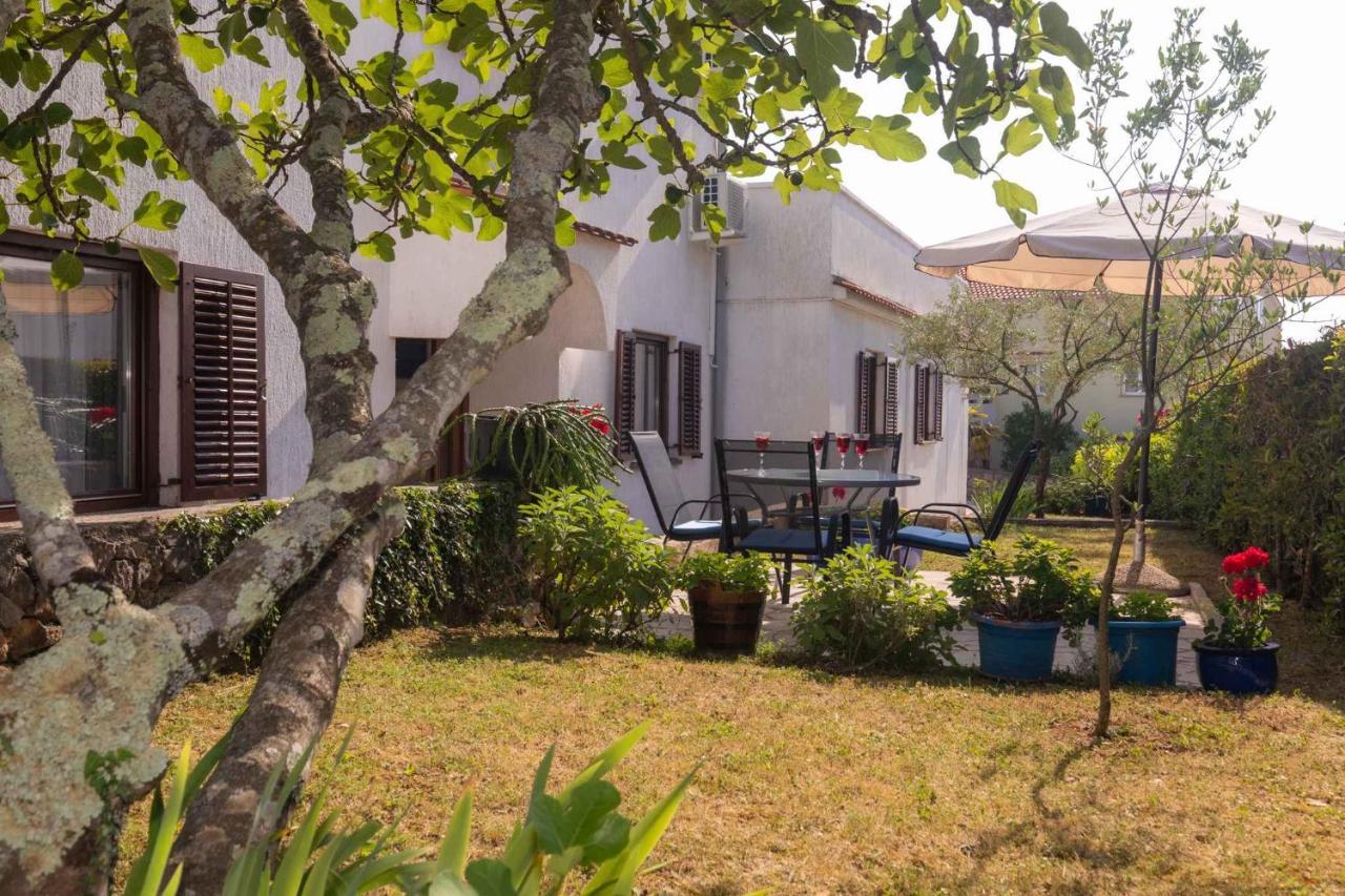 Apartments In Njivice/Insel Krk 34038 Bagian luar foto