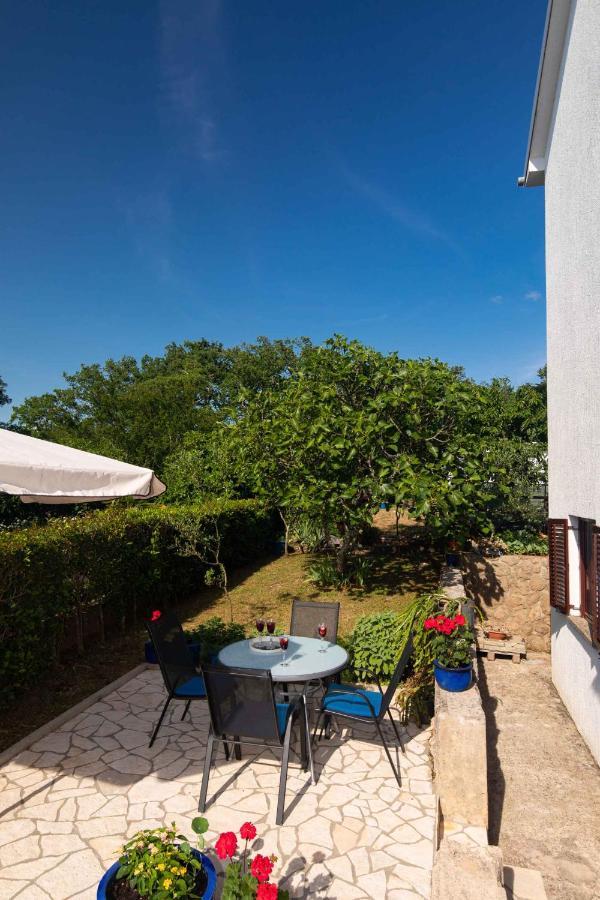 Apartments In Njivice/Insel Krk 34038 Bagian luar foto