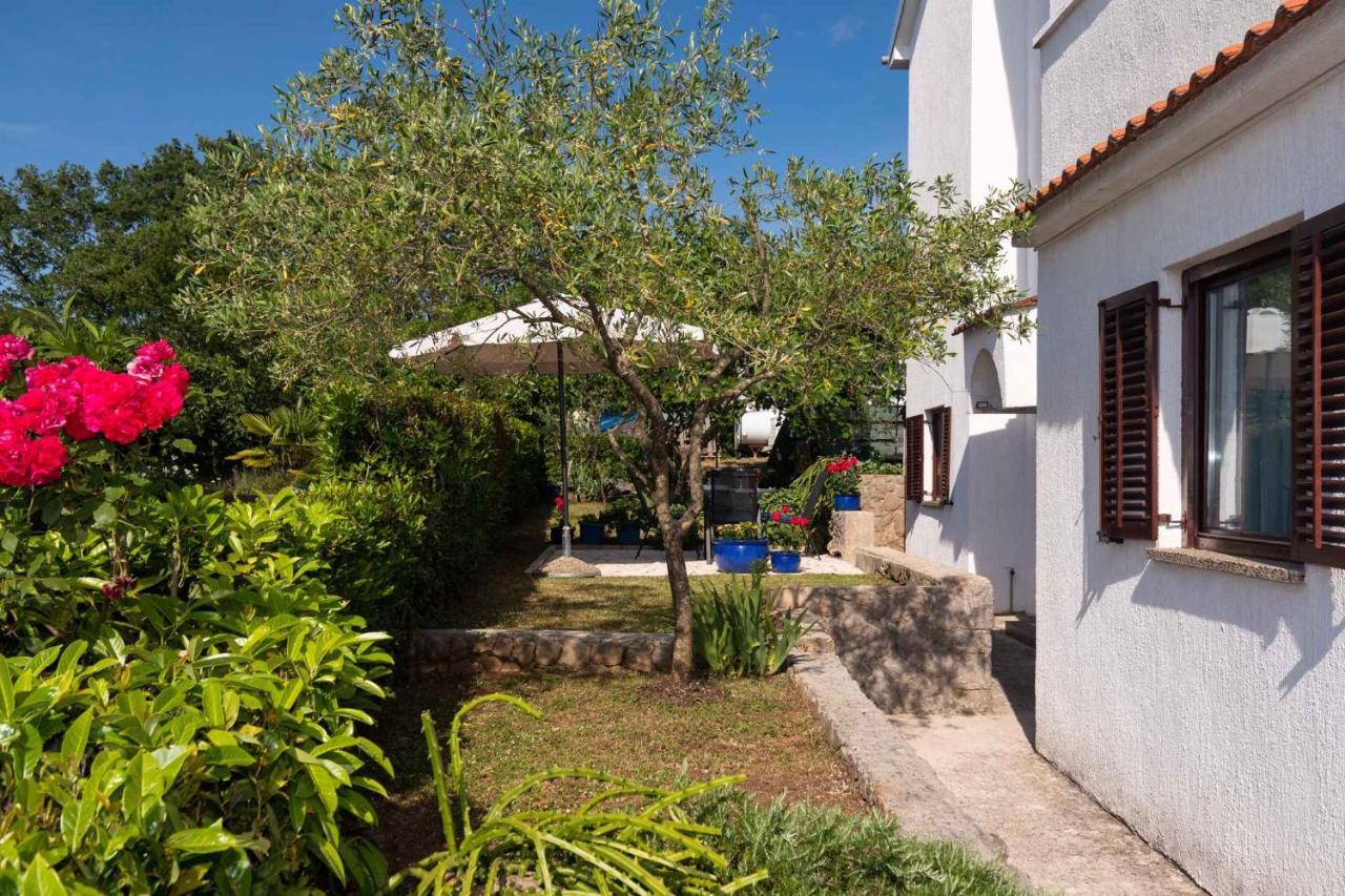 Apartments In Njivice/Insel Krk 34038 Bagian luar foto
