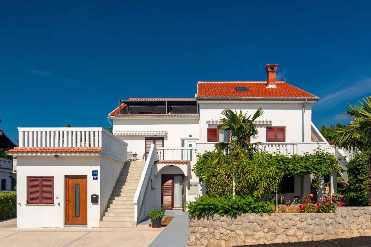 Apartments In Njivice/Insel Krk 34038 Bagian luar foto